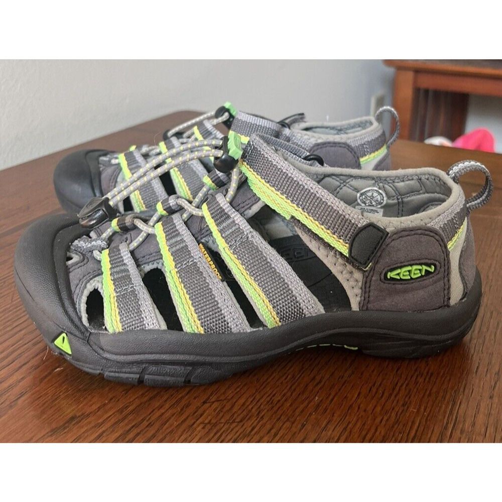 Keen Newport H2 Waterproof Hiking Sport Sandals Youth Size 2 Gray MINT